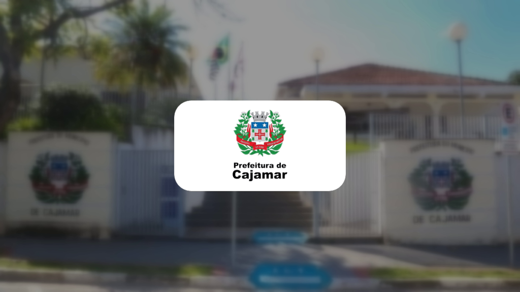 Imagem de Cajamar ao fundo, desfocada, com a marca da Prefeitura centralizada em cartão branco.