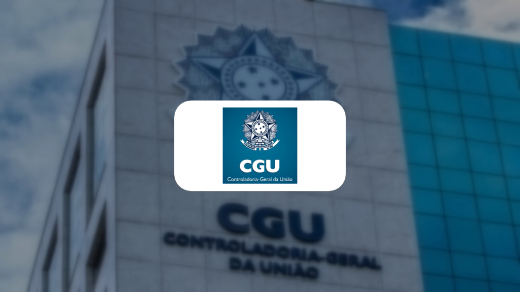 Fachada da Controladoria-Geral da União ao fundo, desfocada, com logotipo central em cartão branco.